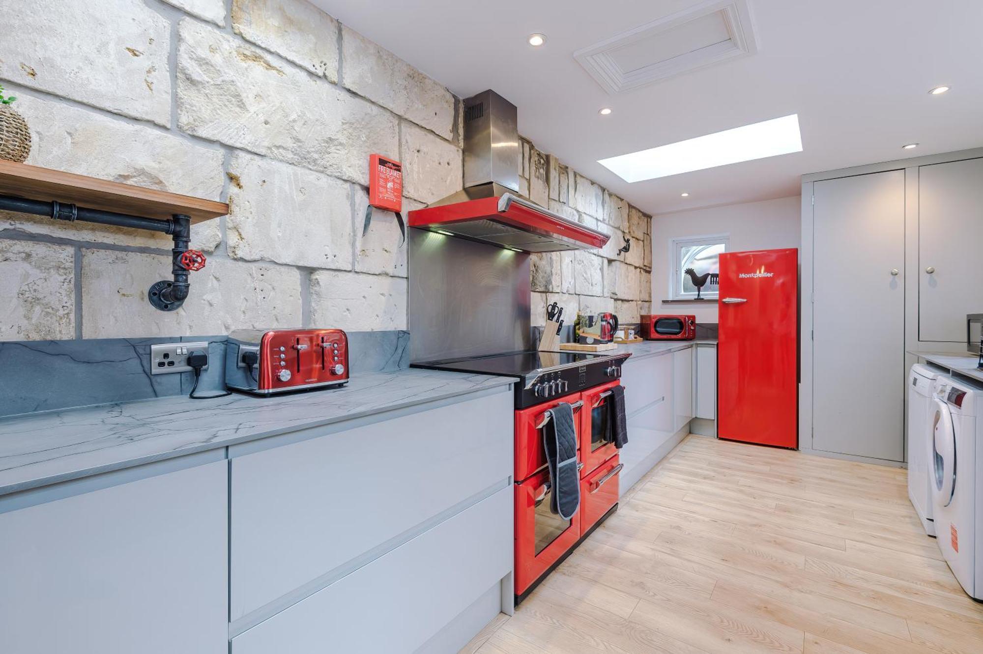 Incredible - Five Bedroom - 7 Actual Beds - 6 Bathroom House By Purestay - Central Bath With Parking Exteriér fotografie
