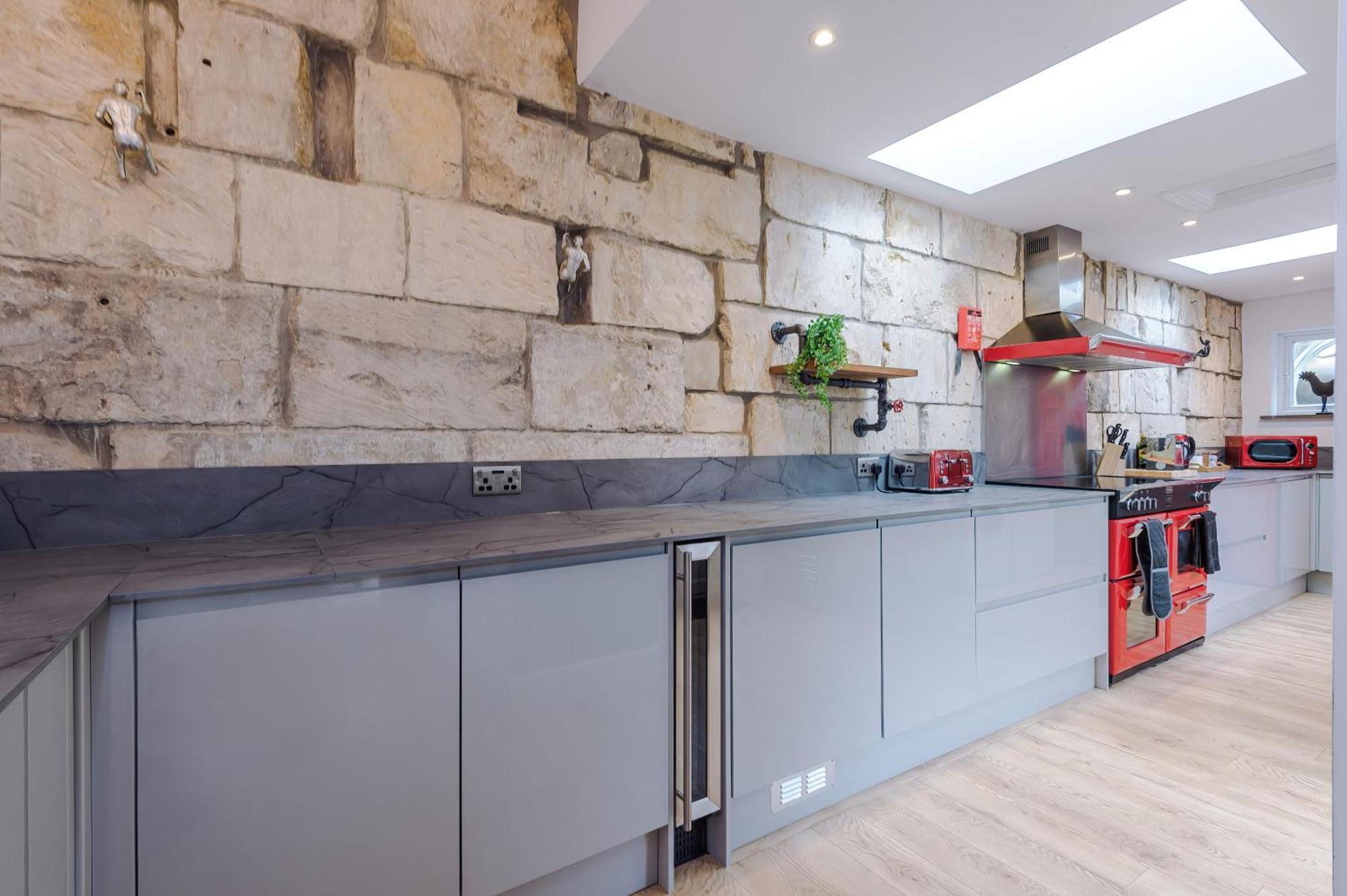 Incredible - Five Bedroom - 7 Actual Beds - 6 Bathroom House By Purestay - Central Bath With Parking Exteriér fotografie