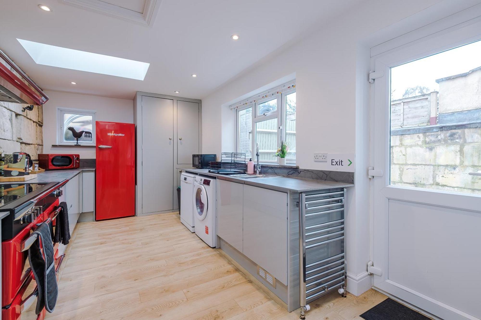 Incredible - Five Bedroom - 7 Actual Beds - 6 Bathroom House By Purestay - Central Bath With Parking Exteriér fotografie