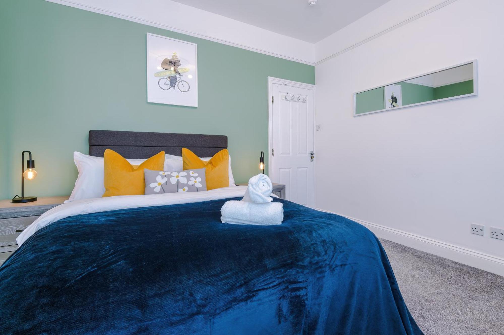 Incredible - Five Bedroom - 7 Actual Beds - 6 Bathroom House By Purestay - Central Bath With Parking Exteriér fotografie