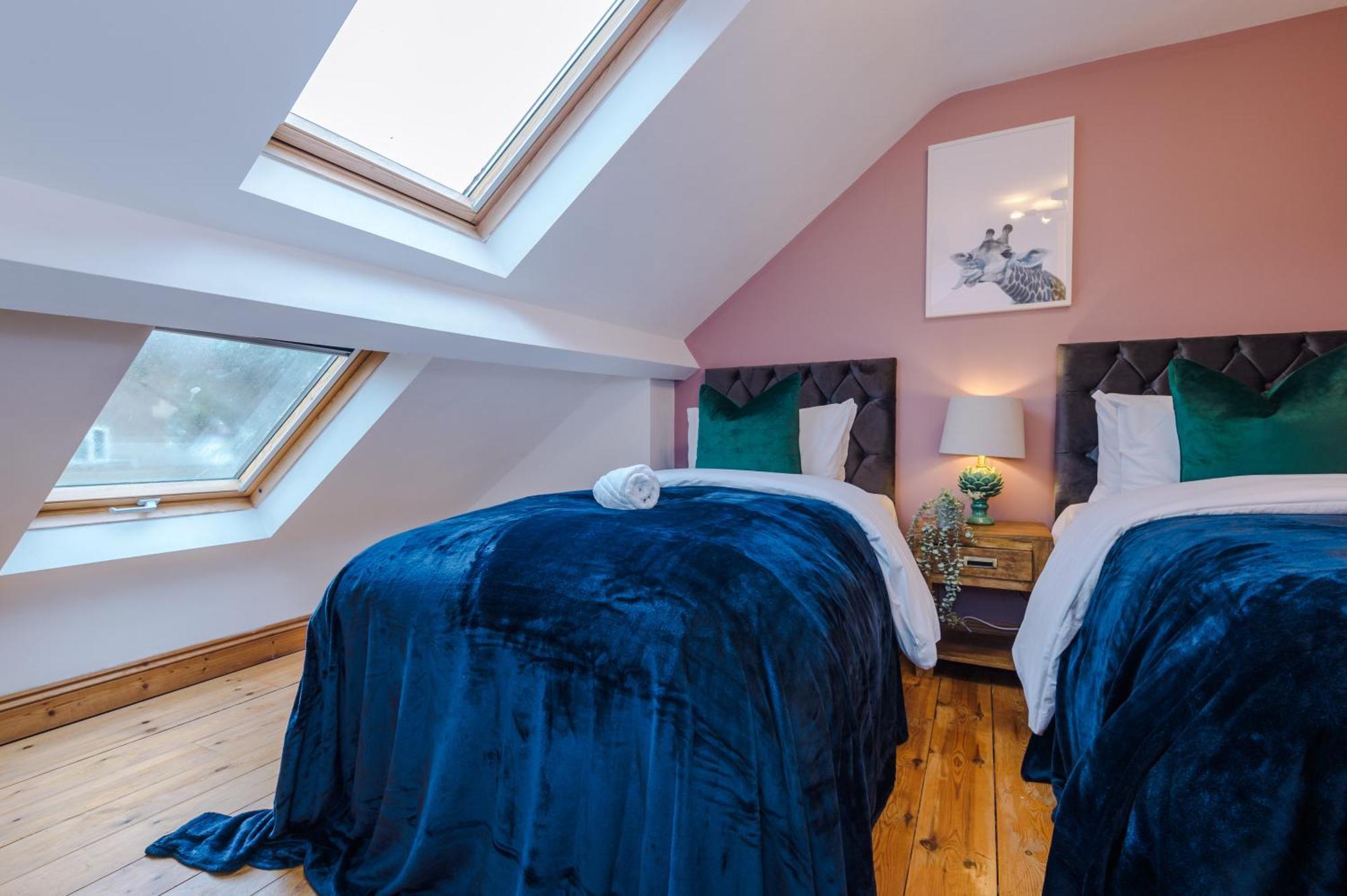Incredible - Five Bedroom - 7 Actual Beds - 6 Bathroom House By Purestay - Central Bath With Parking Exteriér fotografie