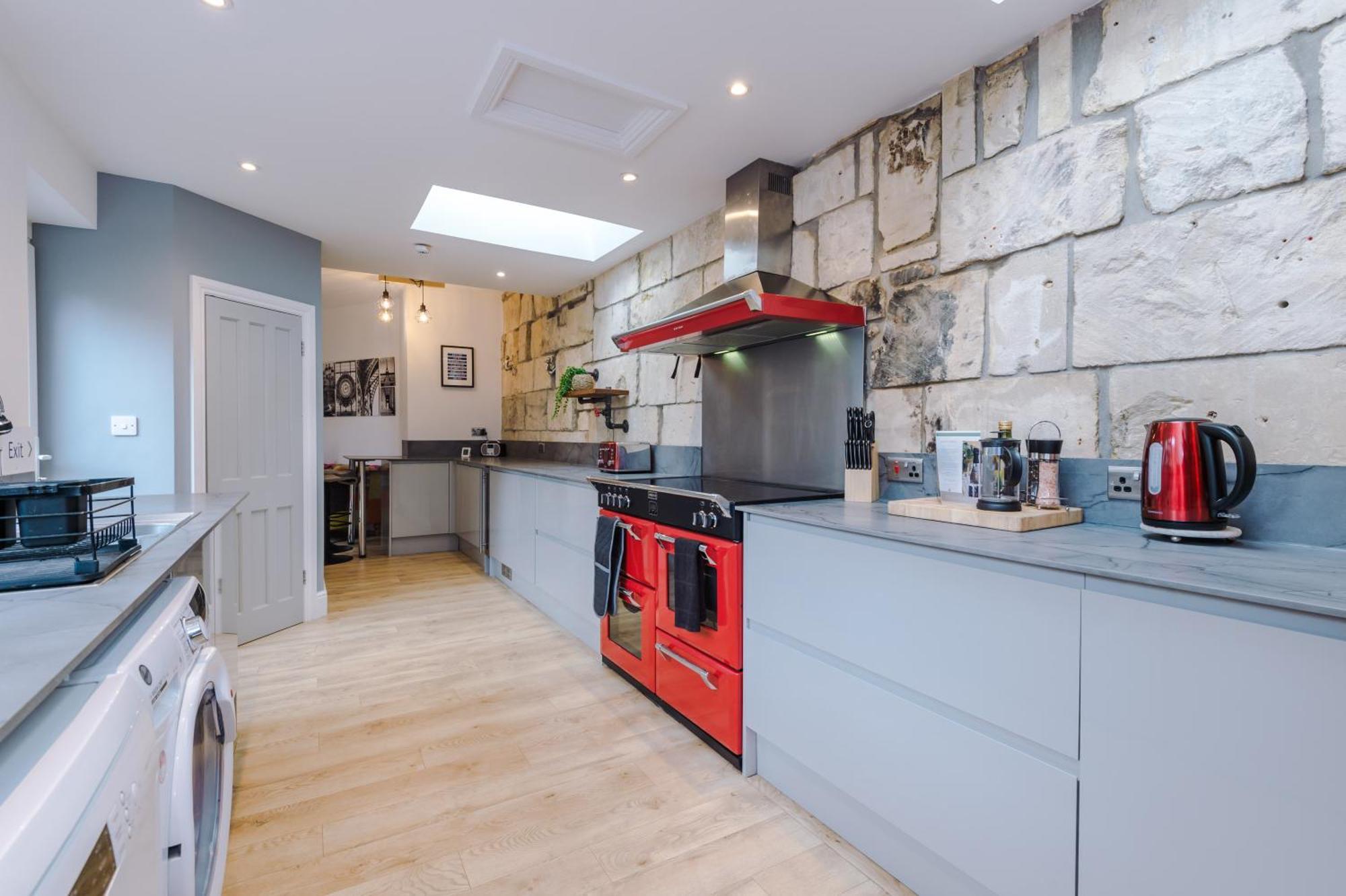 Incredible - Five Bedroom - 7 Actual Beds - 6 Bathroom House By Purestay - Central Bath With Parking Exteriér fotografie