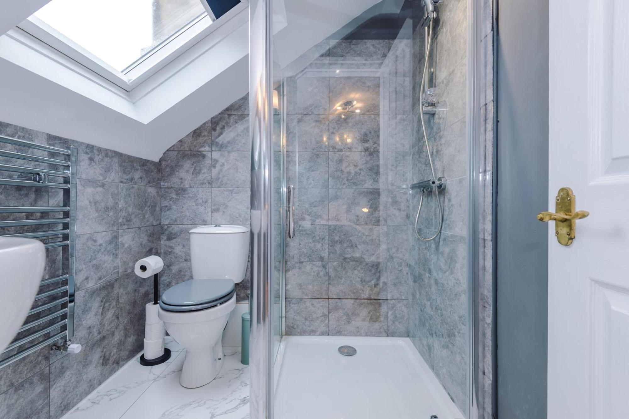 Incredible - Five Bedroom - 7 Actual Beds - 6 Bathroom House By Purestay - Central Bath With Parking Exteriér fotografie