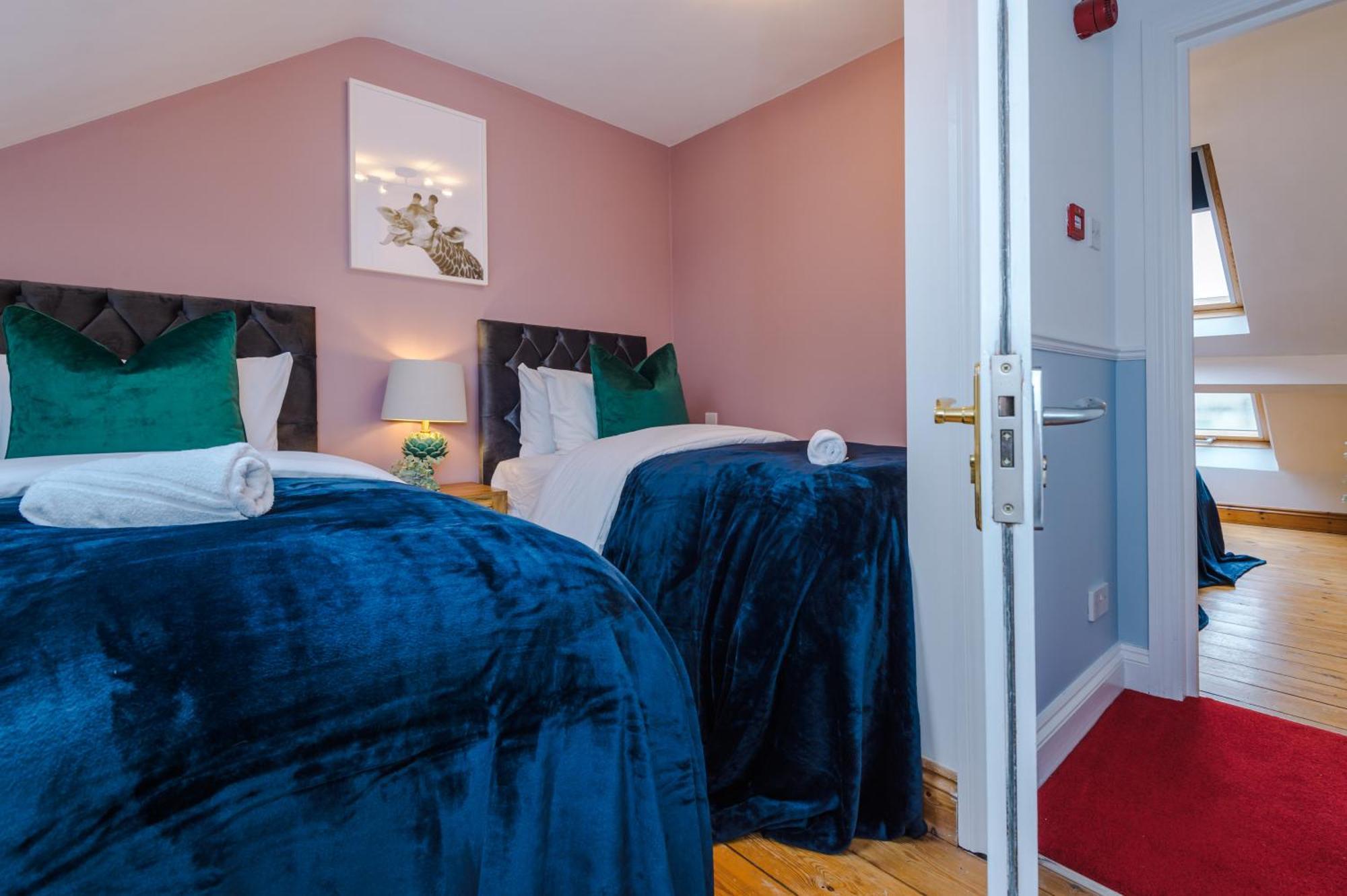 Incredible - Five Bedroom - 7 Actual Beds - 6 Bathroom House By Purestay - Central Bath With Parking Exteriér fotografie