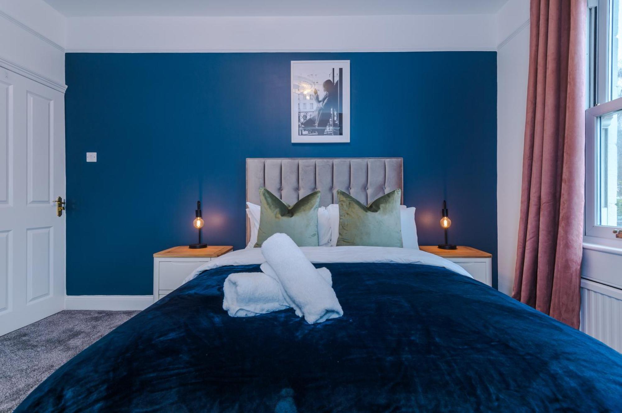 Incredible - Five Bedroom - 7 Actual Beds - 6 Bathroom House By Purestay - Central Bath With Parking Exteriér fotografie