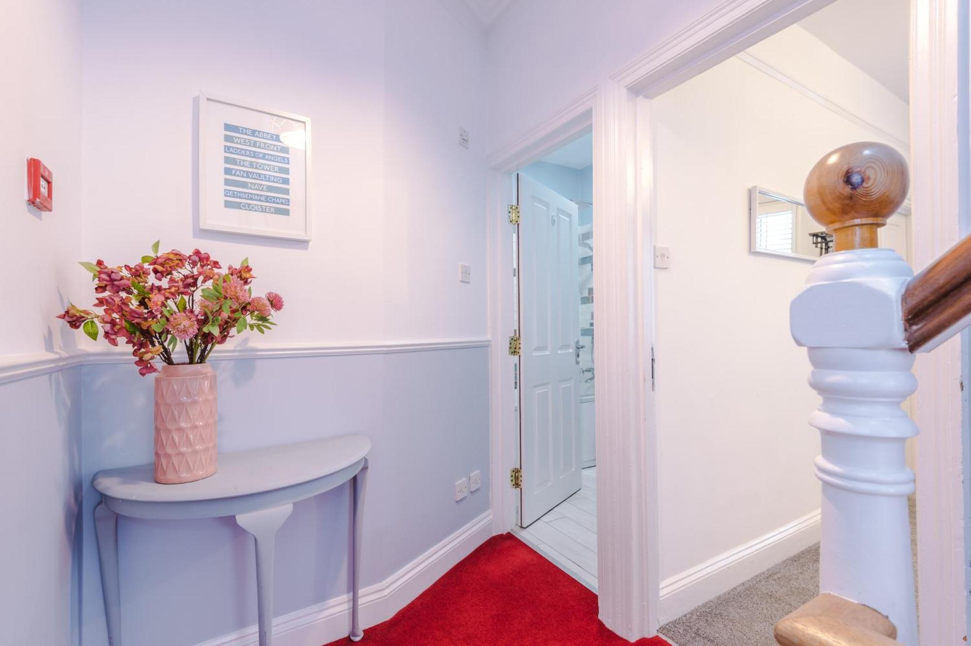 Incredible - Five Bedroom - 7 Actual Beds - 6 Bathroom House By Purestay - Central Bath With Parking Exteriér fotografie