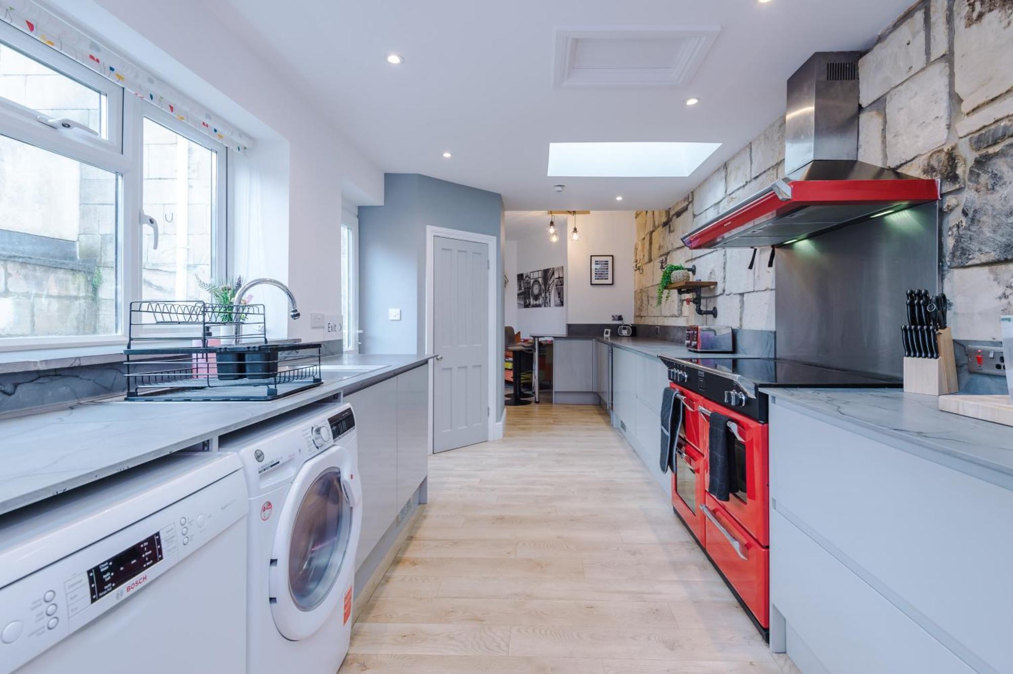 Incredible - Five Bedroom - 7 Actual Beds - 6 Bathroom House By Purestay - Central Bath With Parking Exteriér fotografie